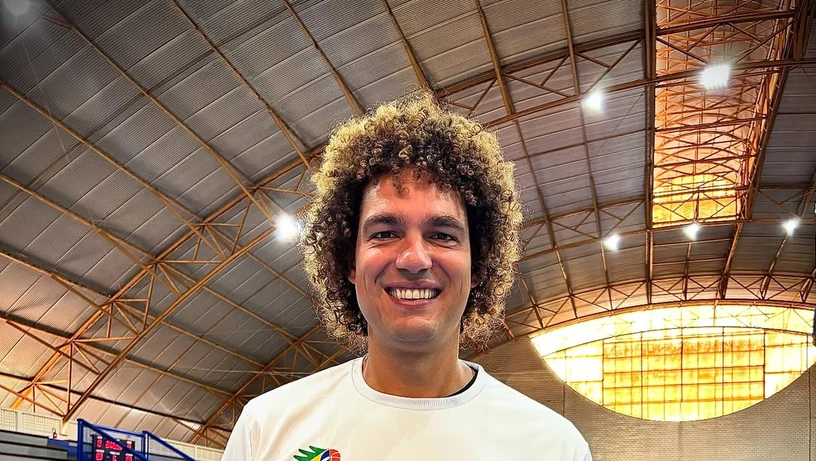 varejao-e-homenageado-como-embaixador-do-basquete-brasileiro-no-sesc-guarapari-2852576