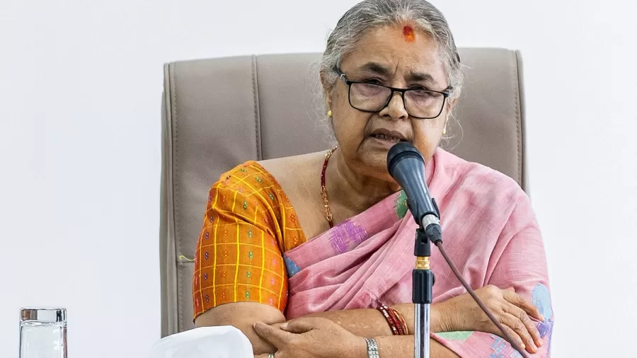 sushila-karki-primeira-ministra-interina-do-nepal-fala-a-autoridades-em-katmandu-1757846791553_v2_900x506.jpg