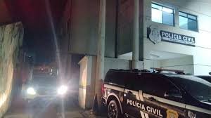 Mulher esfaqueia recepcionista em hospital após surto de raiva em Anchieta