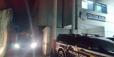 Mulher esfaqueia recepcionista em hospital após surto de raiva em Anchieta